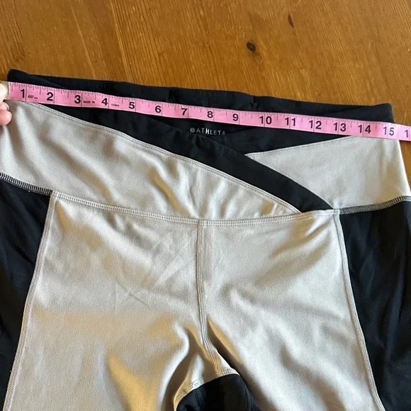 Athleta Women’s Black and Cream Leggings - Picture 10 of 12